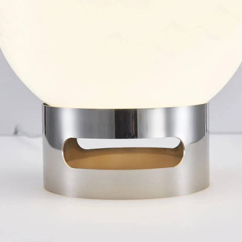 Élégance Opaline Table Lamp