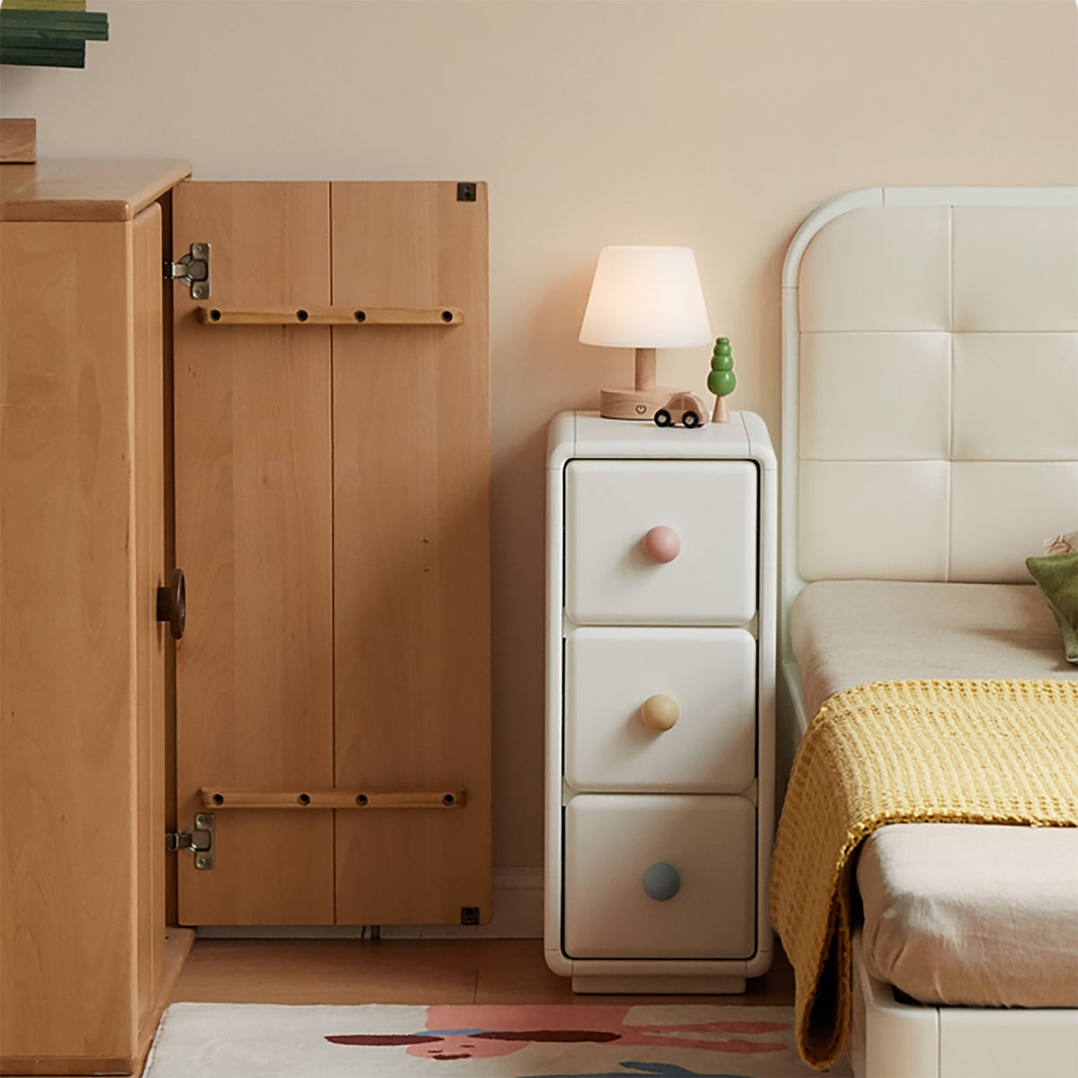 Scandinavian Wood Kids Side Table YUNAE