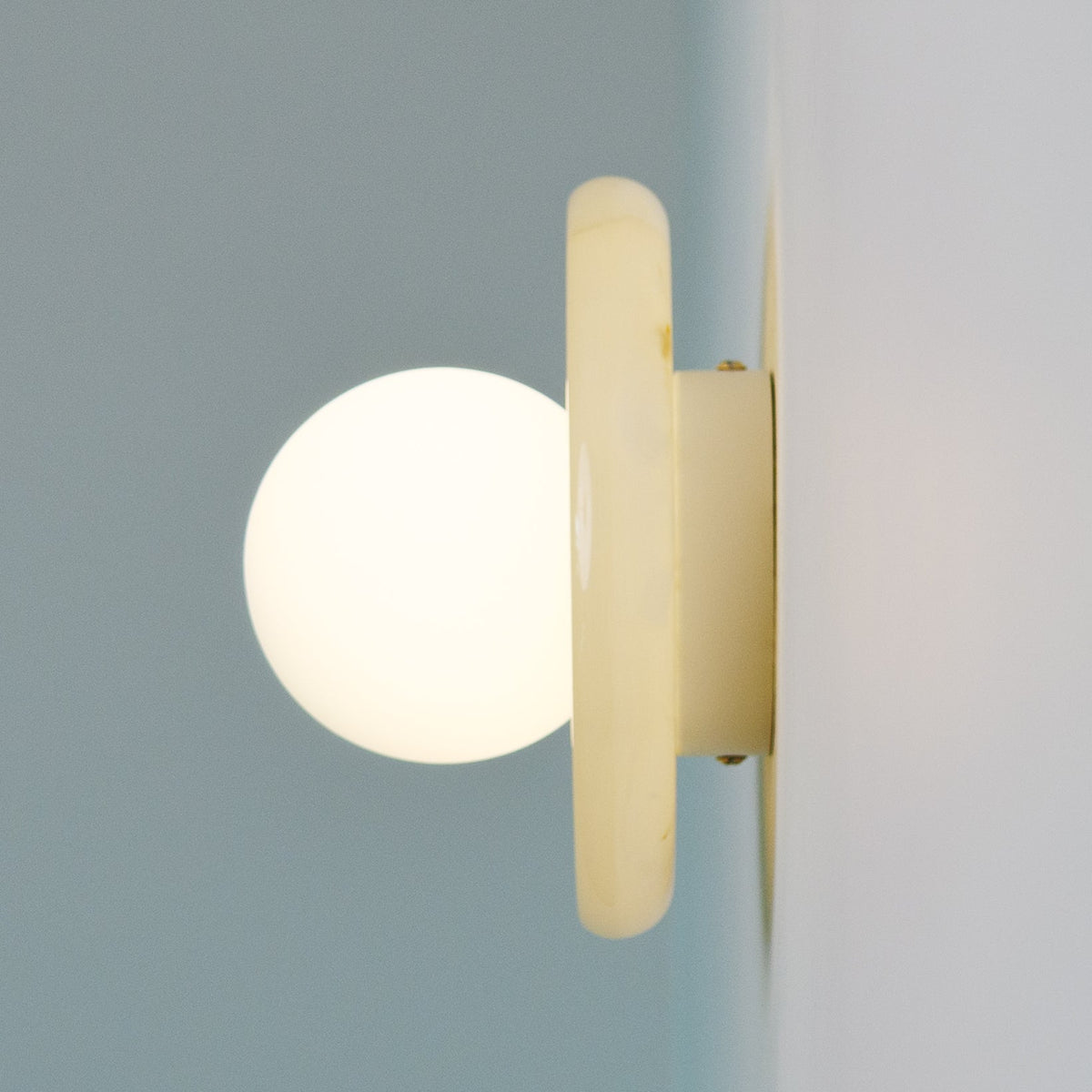 Nara Alabaster cloud stone bubble plate wall Light / sconce