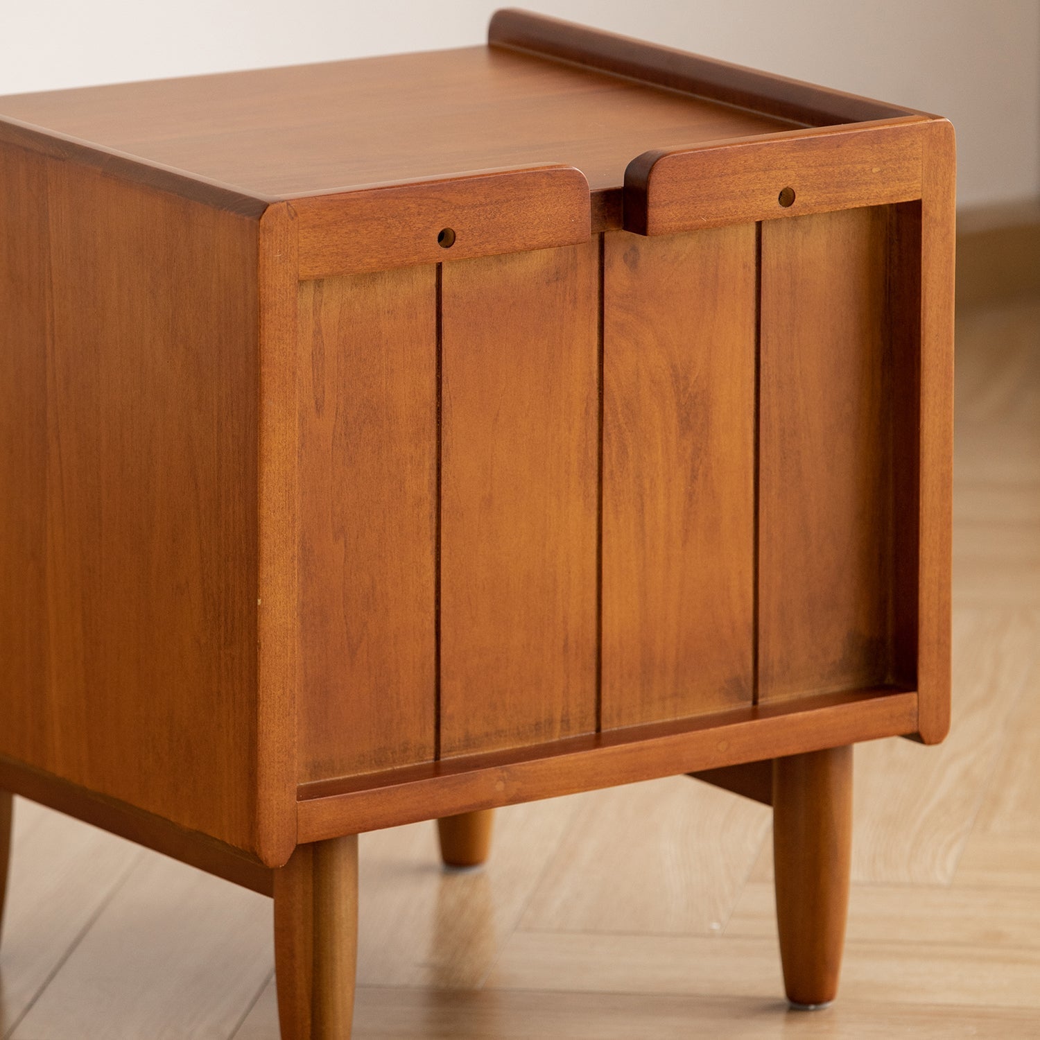 Vintage Boxwood Side Table VISTA