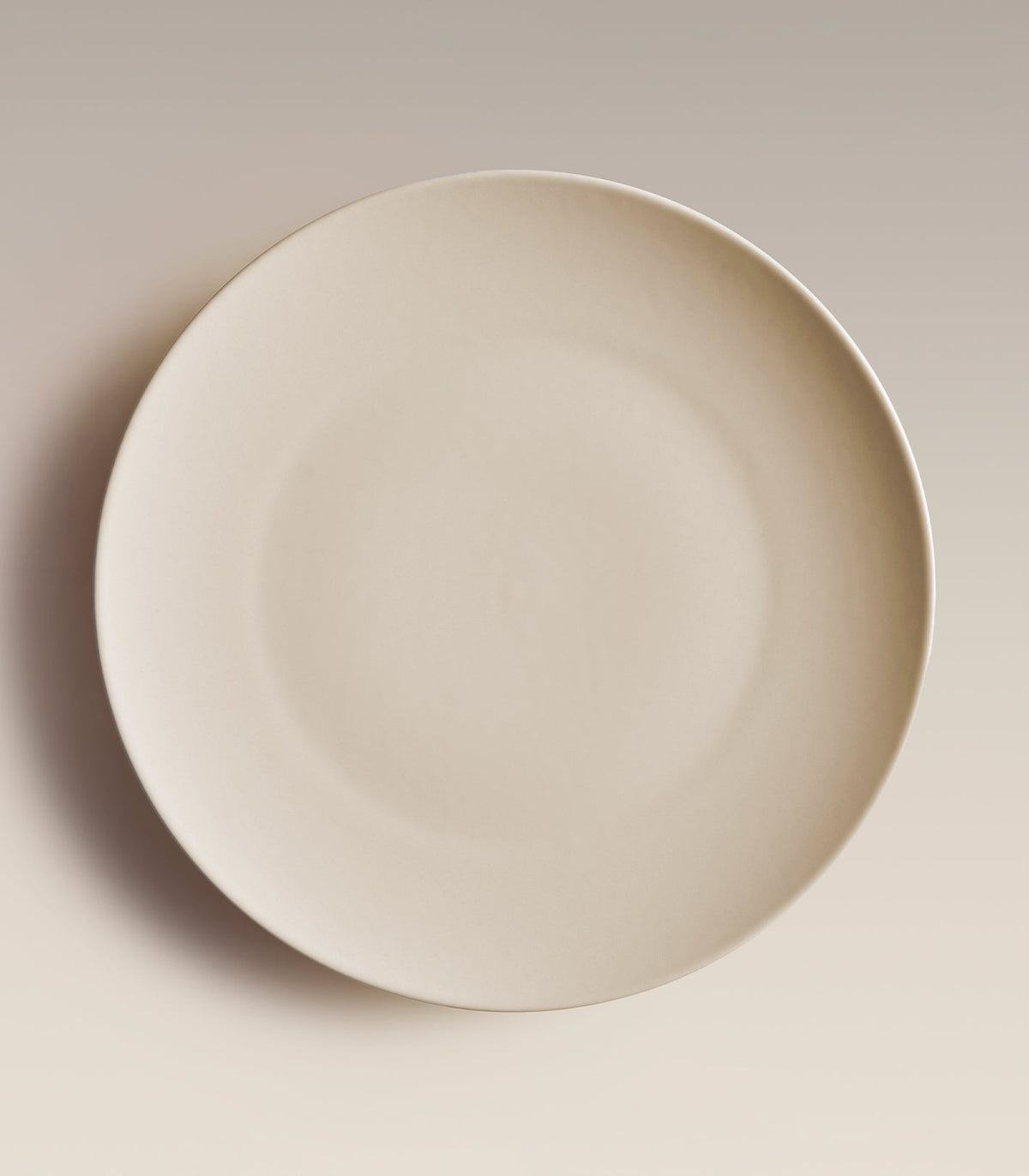 Big Stoneware Plate Set, rim and edge detail