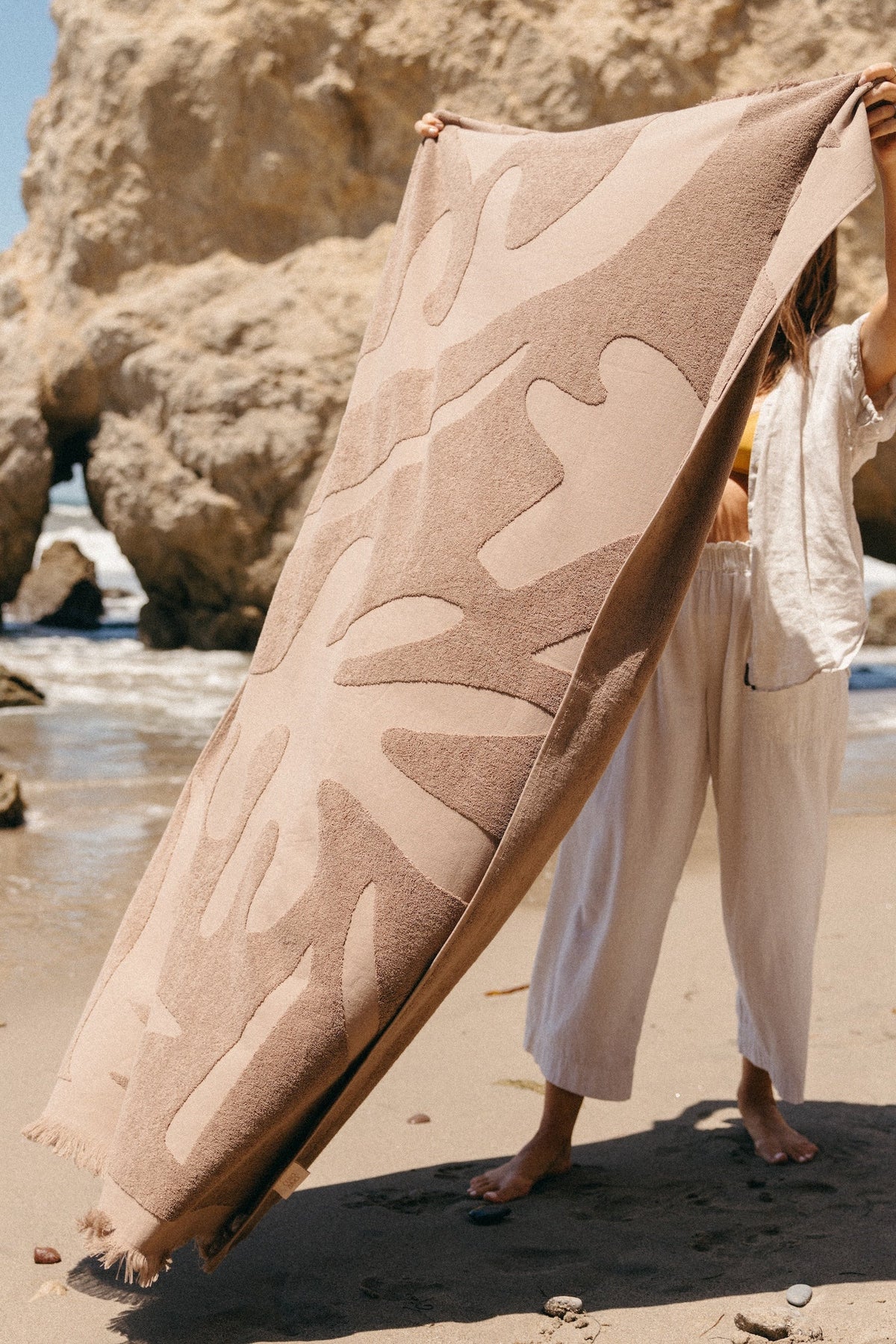 Casa Zuma Beach Towel – Espresso