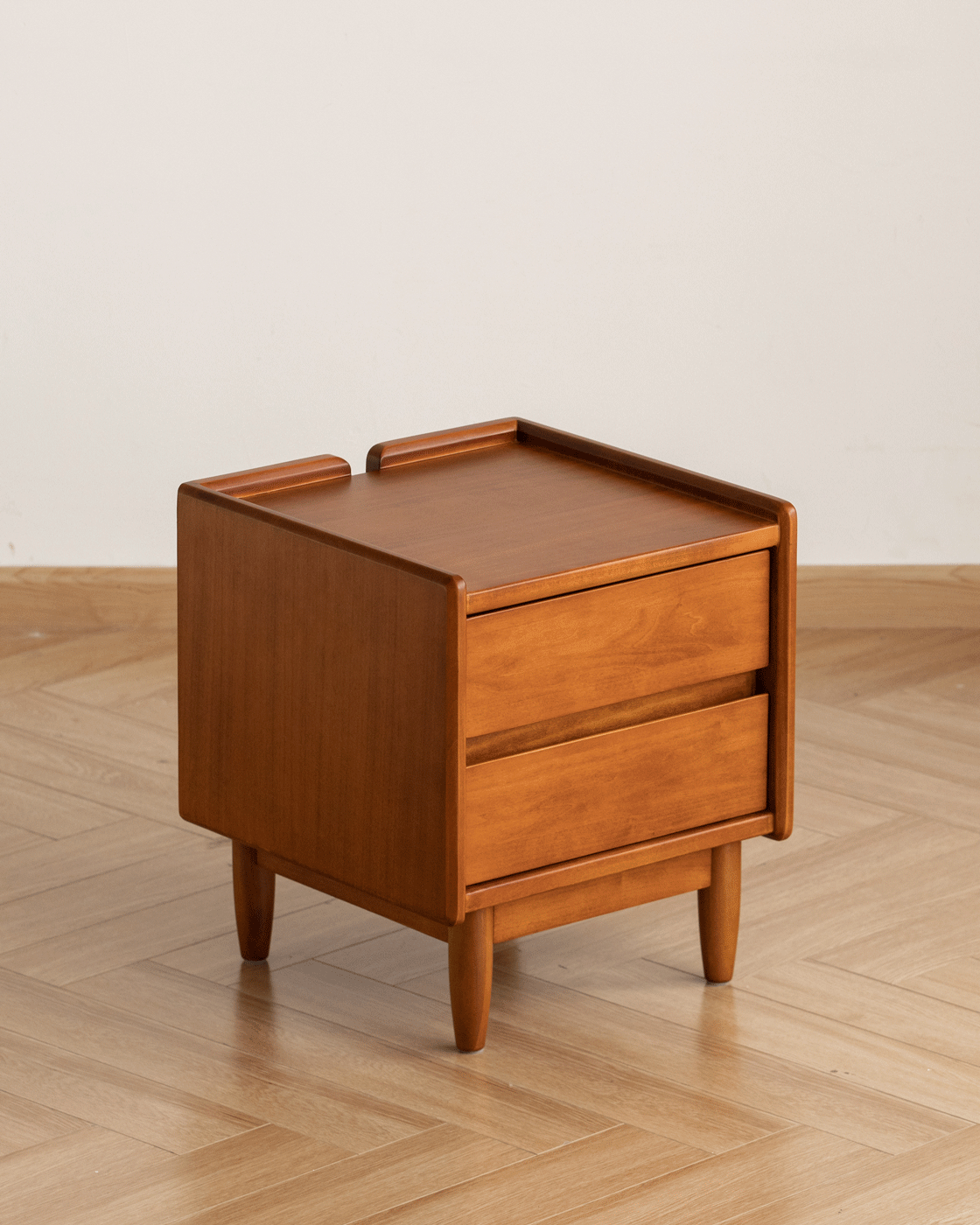 Vintage Boxwood Side Table VISTA
