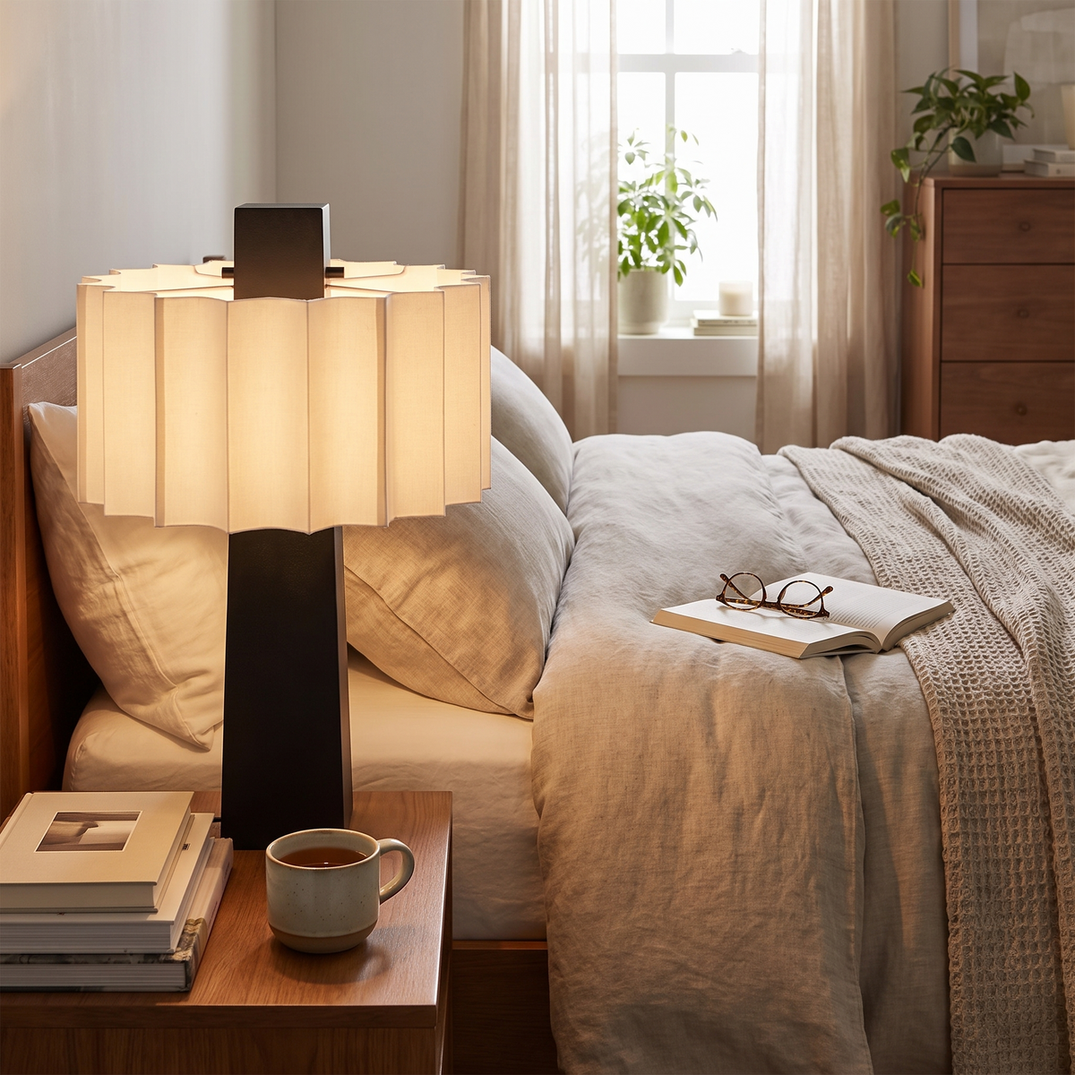 Leia Table Lamp
