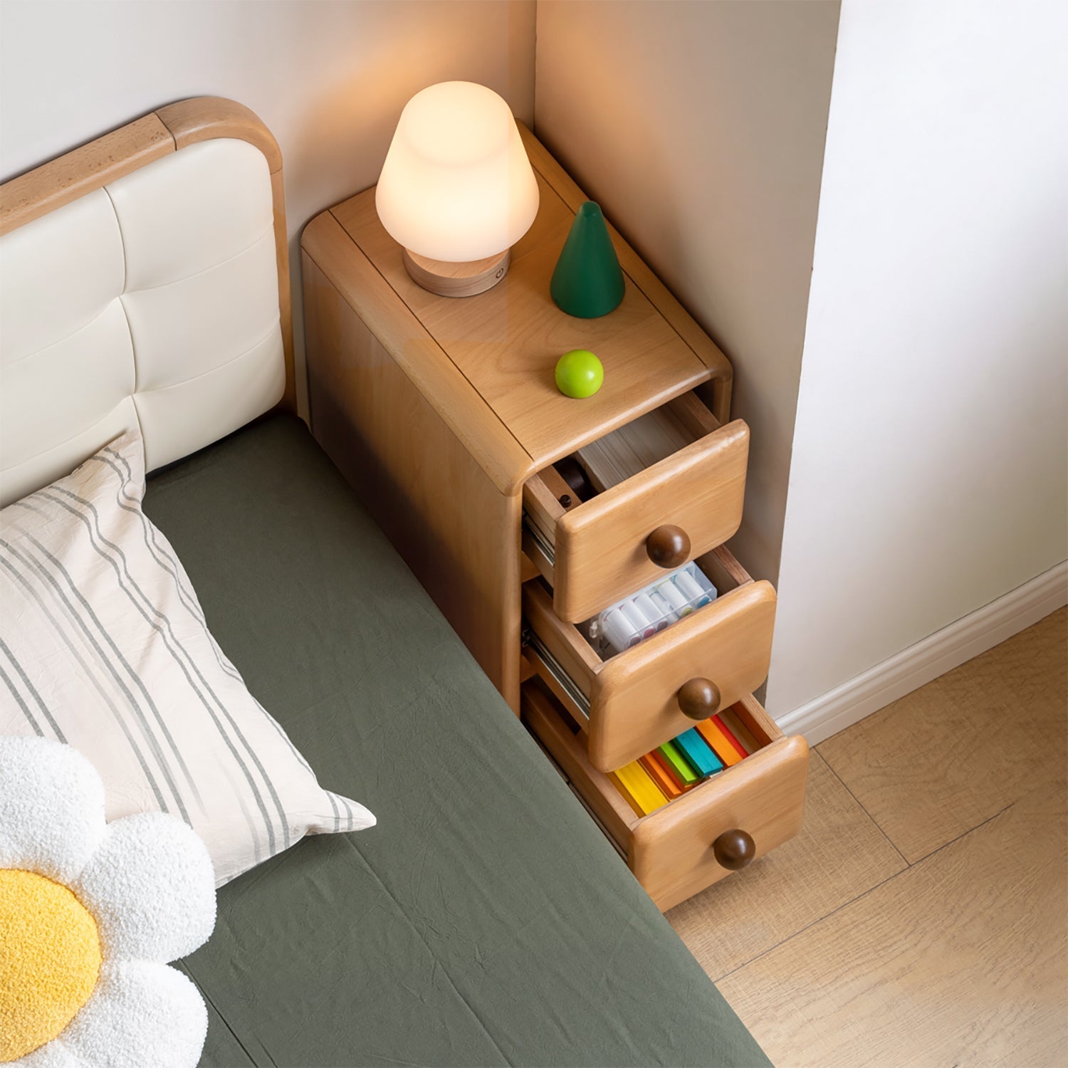 Scandinavian Wood Kids Side Table YUNAE