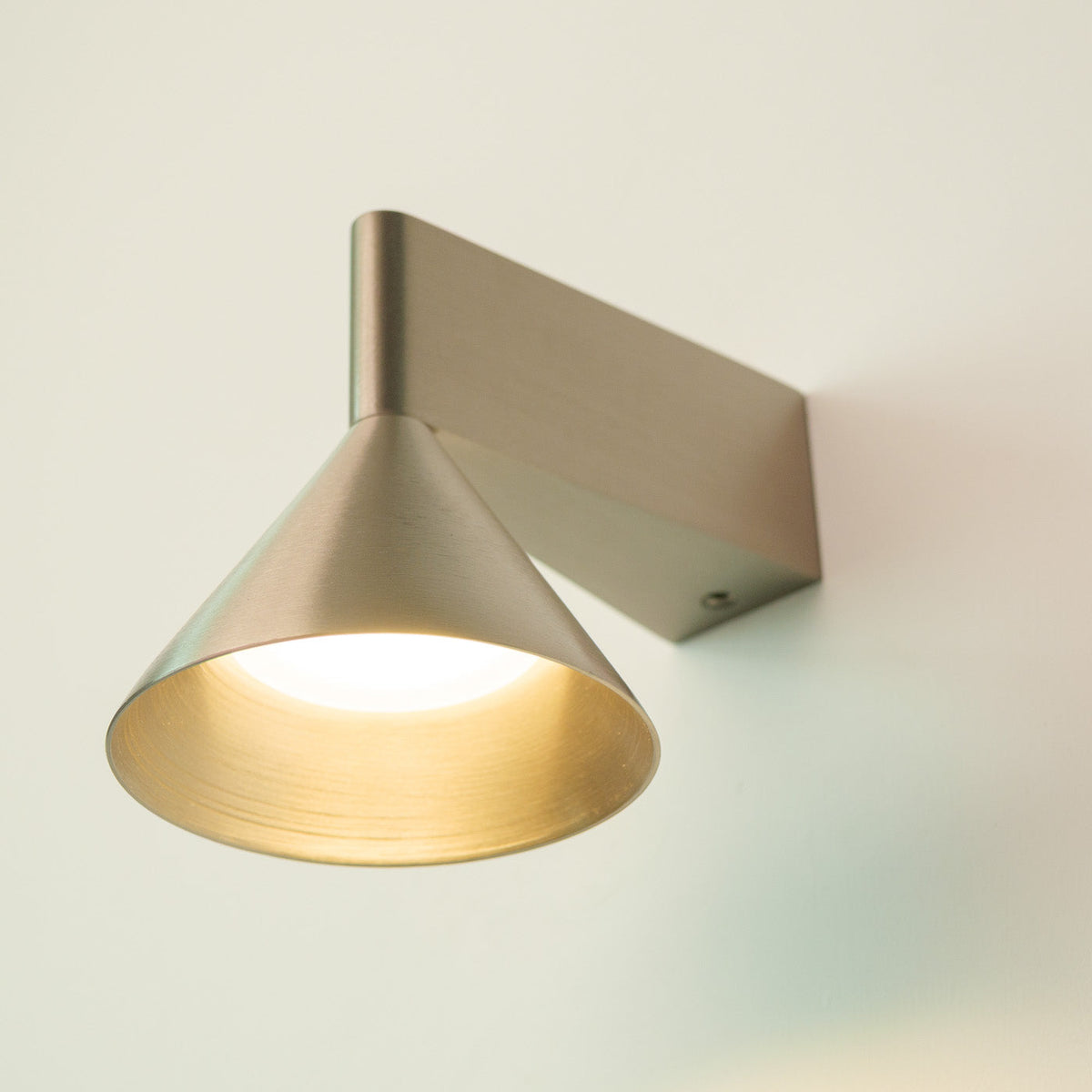 Staccato Modern Minimalist Wall Light